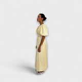 Josephine - Vestido Largo Amarillo Mantequilla con Diseño Vaporoso