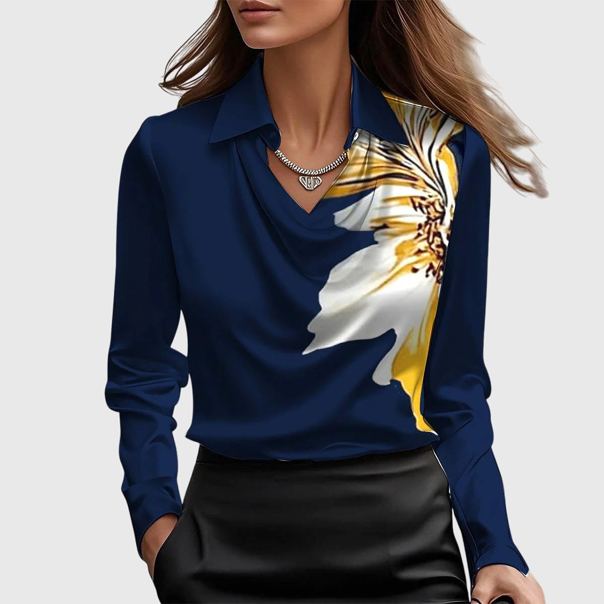 Sylvie | Blusa lujosa brillante con escote plisado
