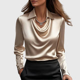 Sylvie | Blusa lujosa brillante con escote plisado
