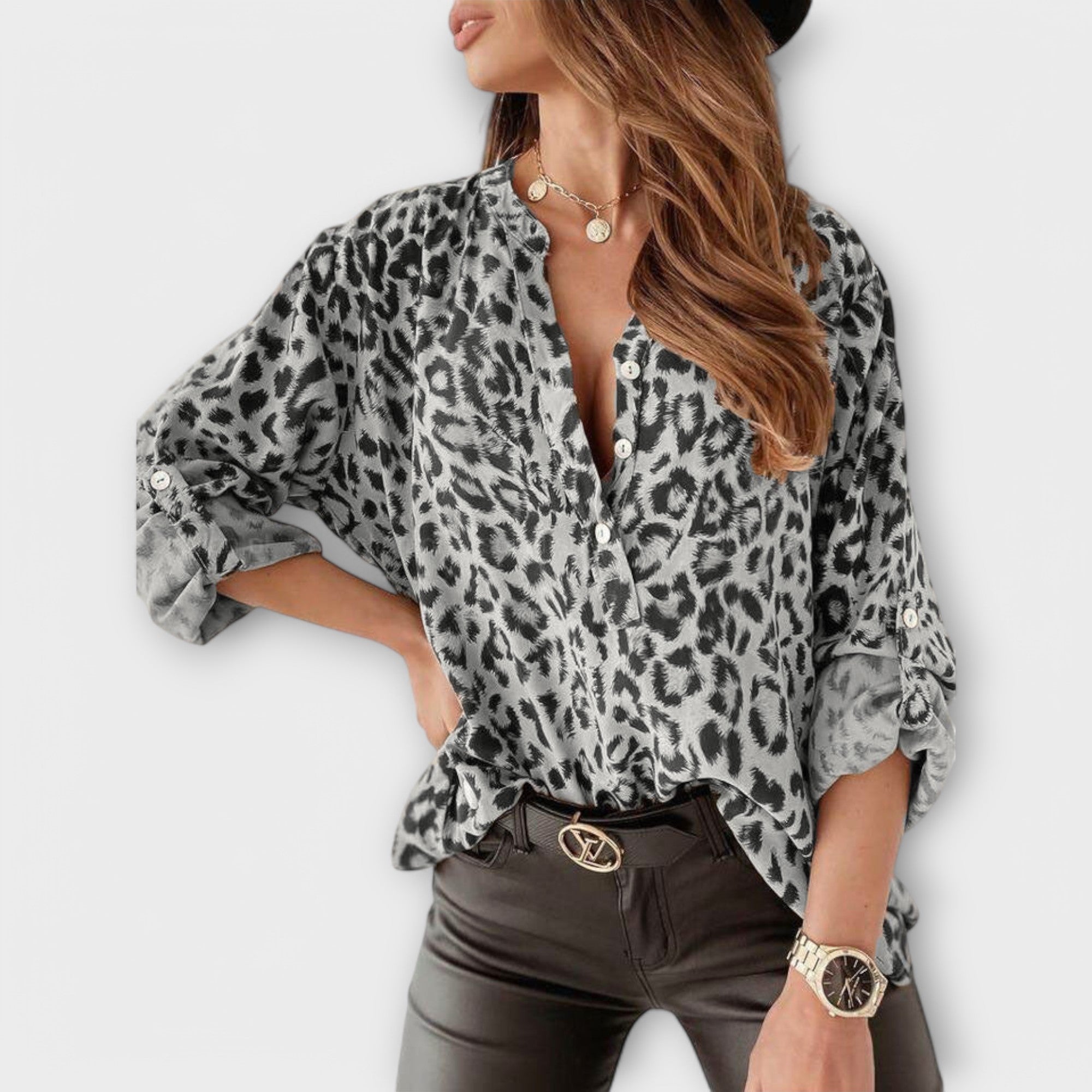 Blusa a la moda con estampado de leopardo