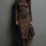 Marcelle Luxe™ | Vestido Midi de Cuello Alto de Gamuza Contour
