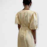 Josephine - Vestido Largo Amarillo Mantequilla con Diseño Vaporoso