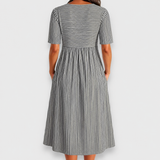 Cecily | Vestido midi a rayas con botones decorativos y bolsillos