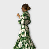 Melina - Vestido largo verde con mangas largas y escote en pico
