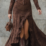 Vestido maxi sable con bajo de volantes y corte occidental