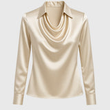 Sylvie | Blusa lujosa brillante con escote plisado