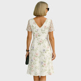 Laura | Elegante vestido midi con detalles de encaje